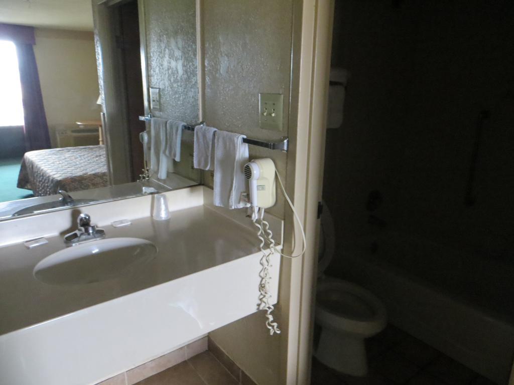 Budgetel Inn & Suites Μαίηκον Δωμάτιο φωτογραφία
